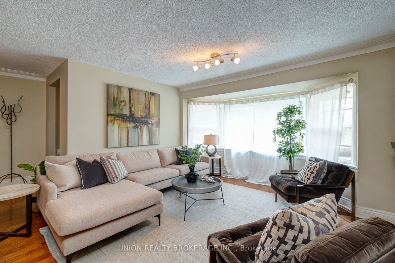 93 Robinson Ave