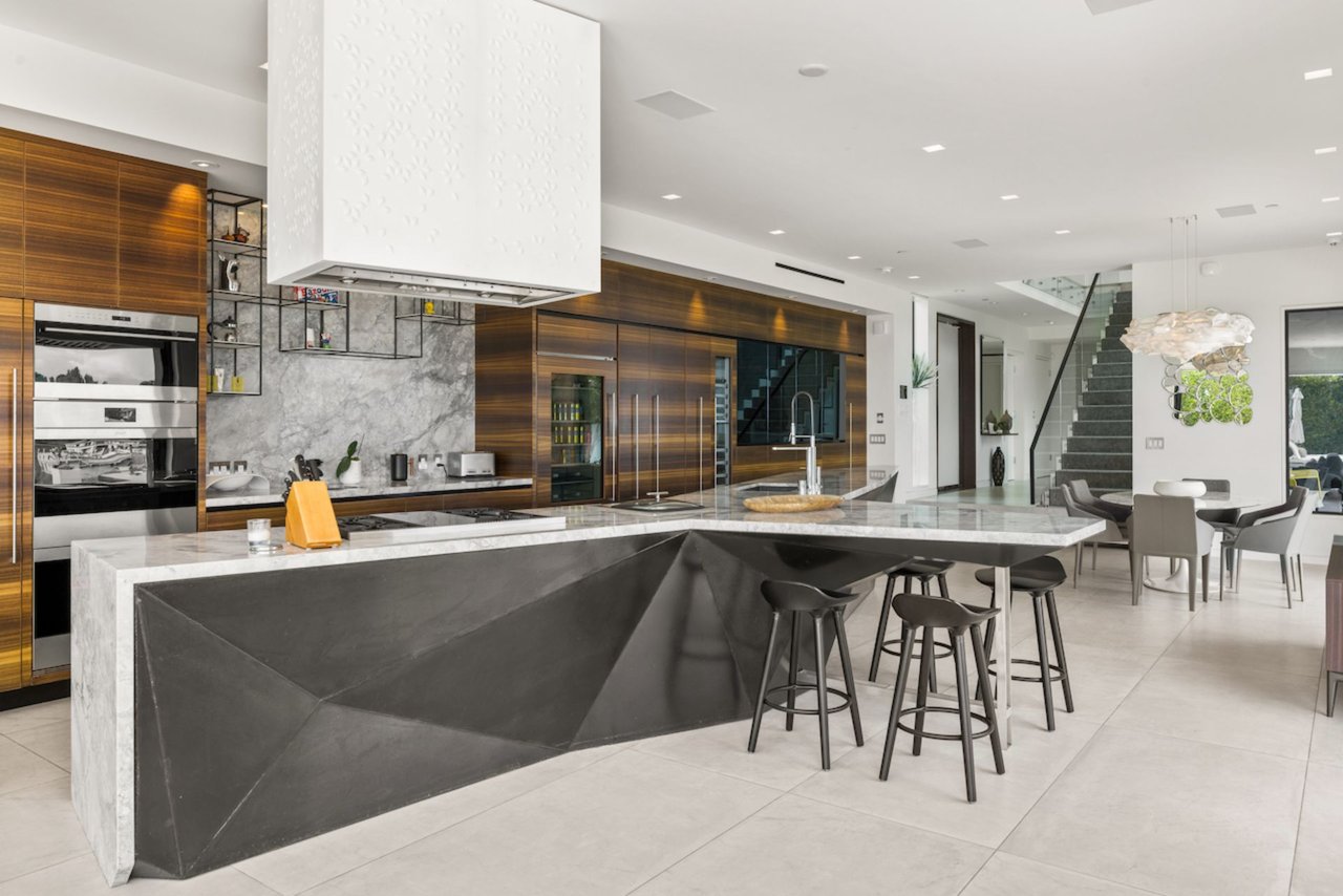 1208 Linda Flora Dr
