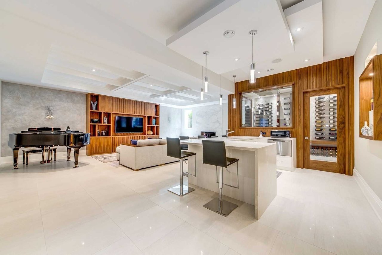 31 Ennisclare Dr W