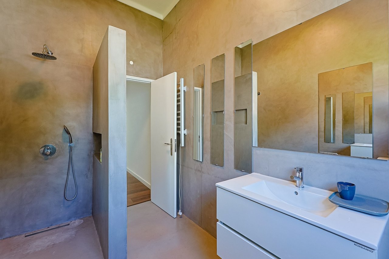 Stylish Renovated 5-Bedroom Villa with Pool in Monte Estoril’s Prestigious Avenida de Portugal