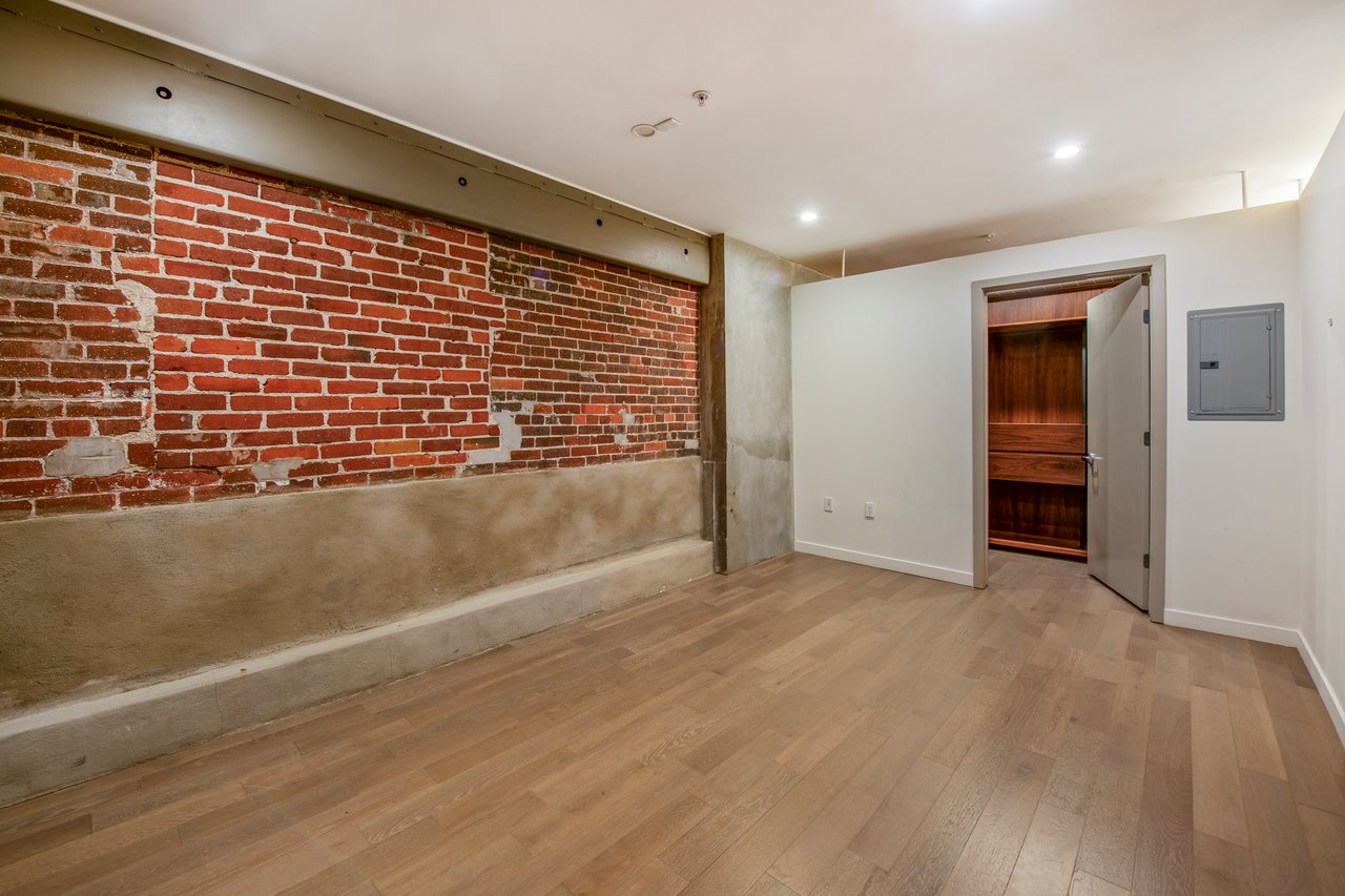 527 Molino St Unit: 202