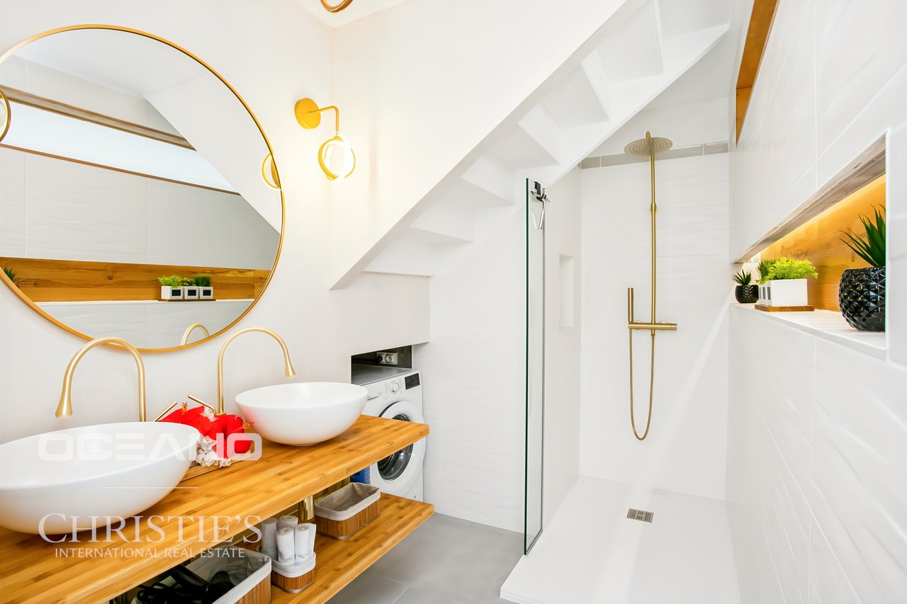 DUPLEX APARTMENT – ORIENT BAY | EXCLUSIVE LISTING