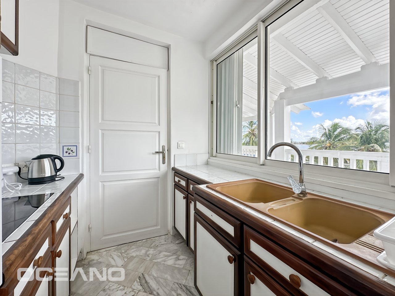 2 bedrooms with a sea view