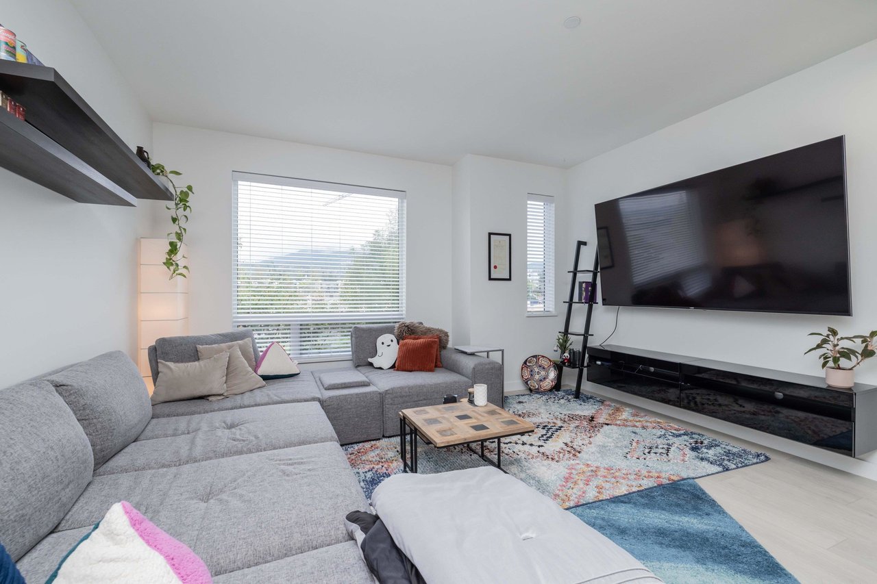 207-3105 St George St