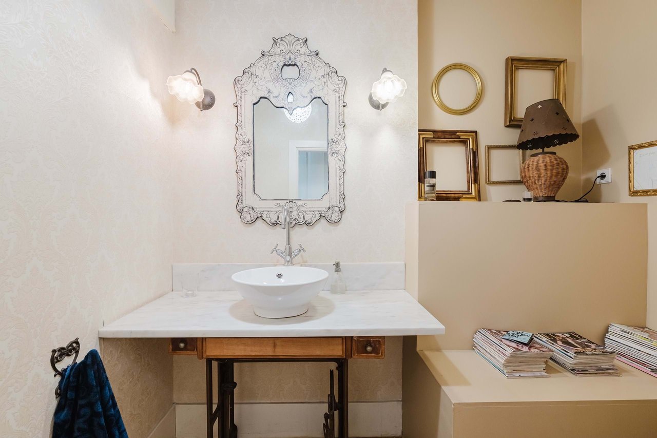 Beautifully Restored Townhouse Property with license for Short-Term rental in Bonfim, Porto