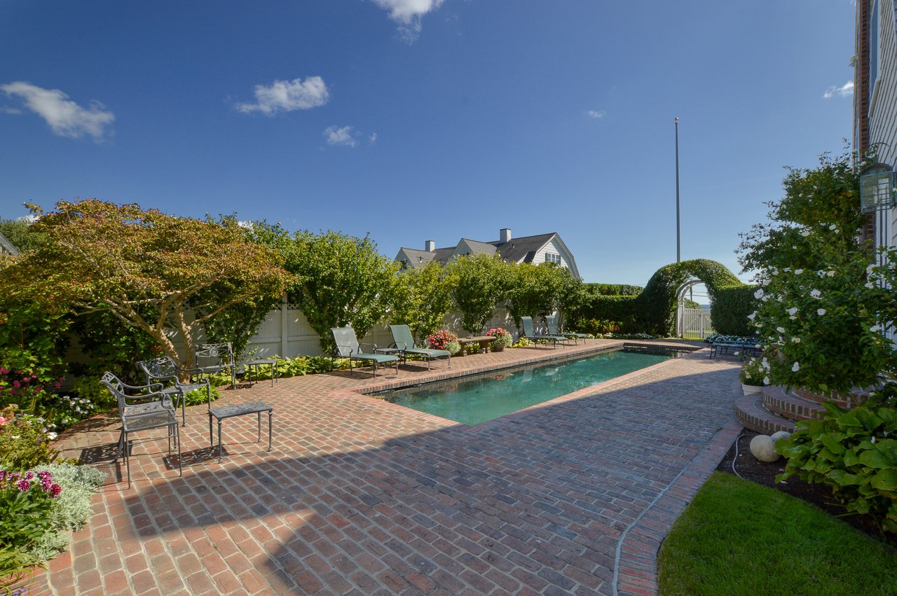 Coastal Elegance and Timeless New England Charm in Hyannis Port