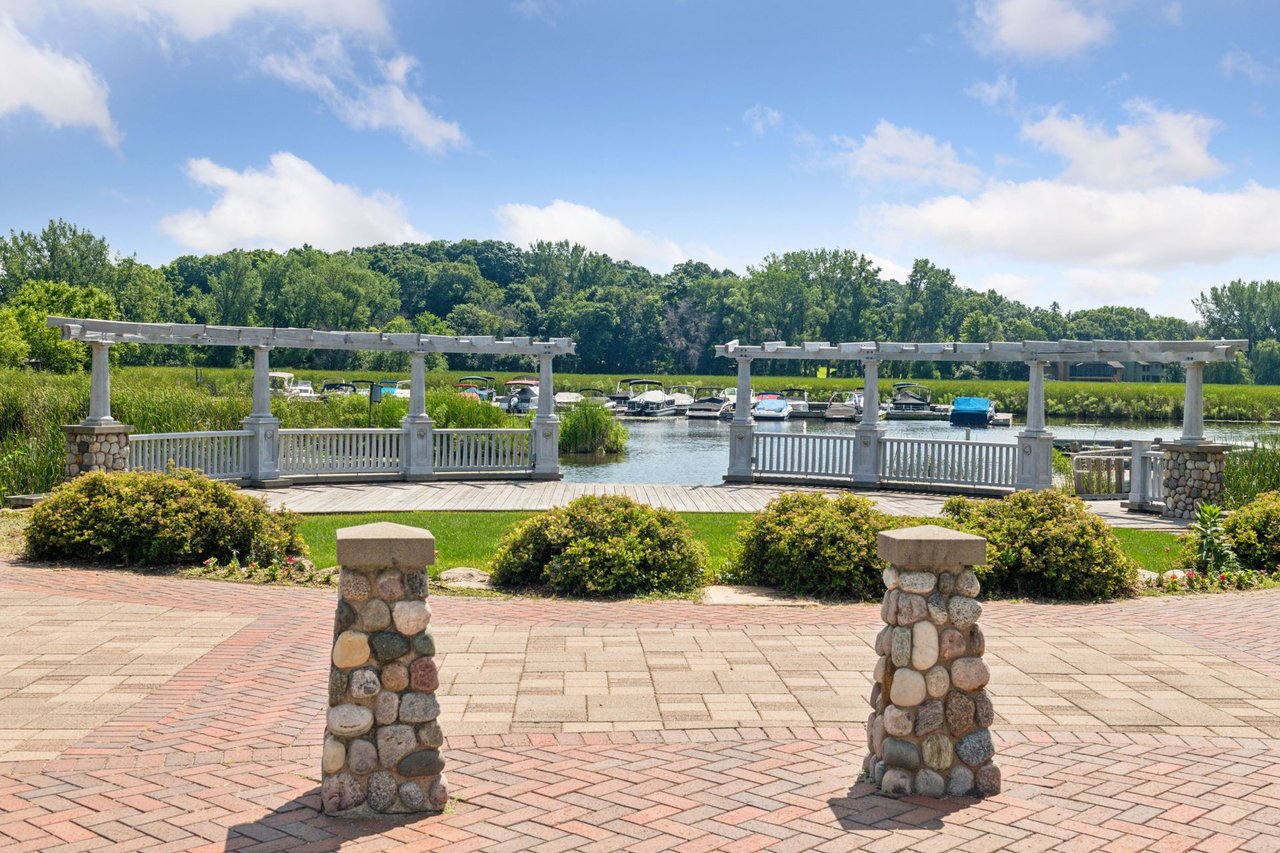 2150 Old School Rd #252, Mound