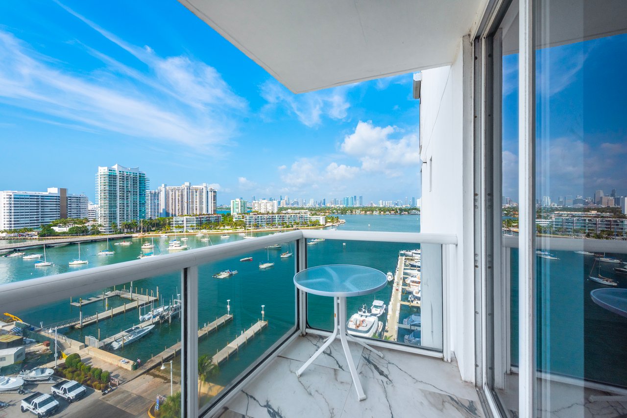 1800 Sunset Harbour 1202/04