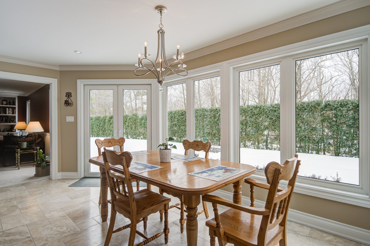 1296 Mapleridge Cres