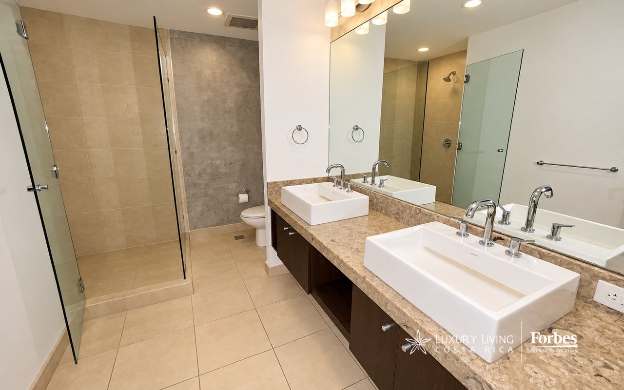 21308 - Two level Loft-style Apartment on Avenida Escazú
