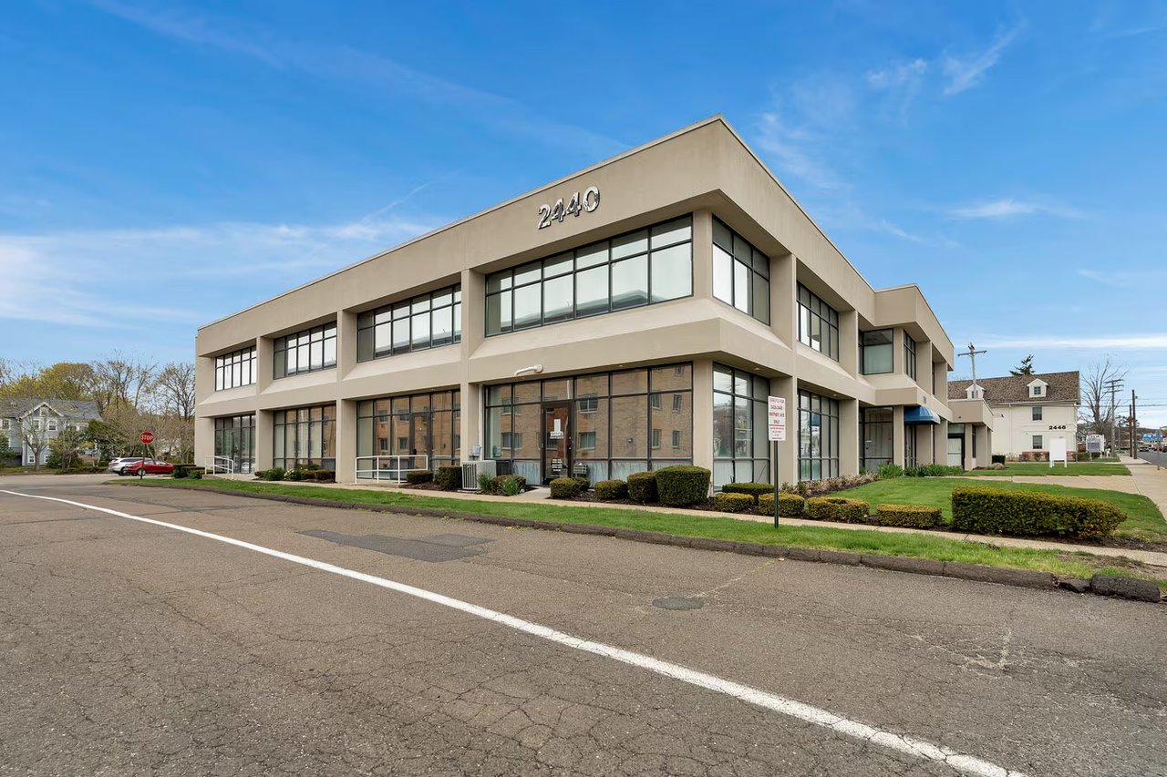 2440 Whitney Avenue, Hamden