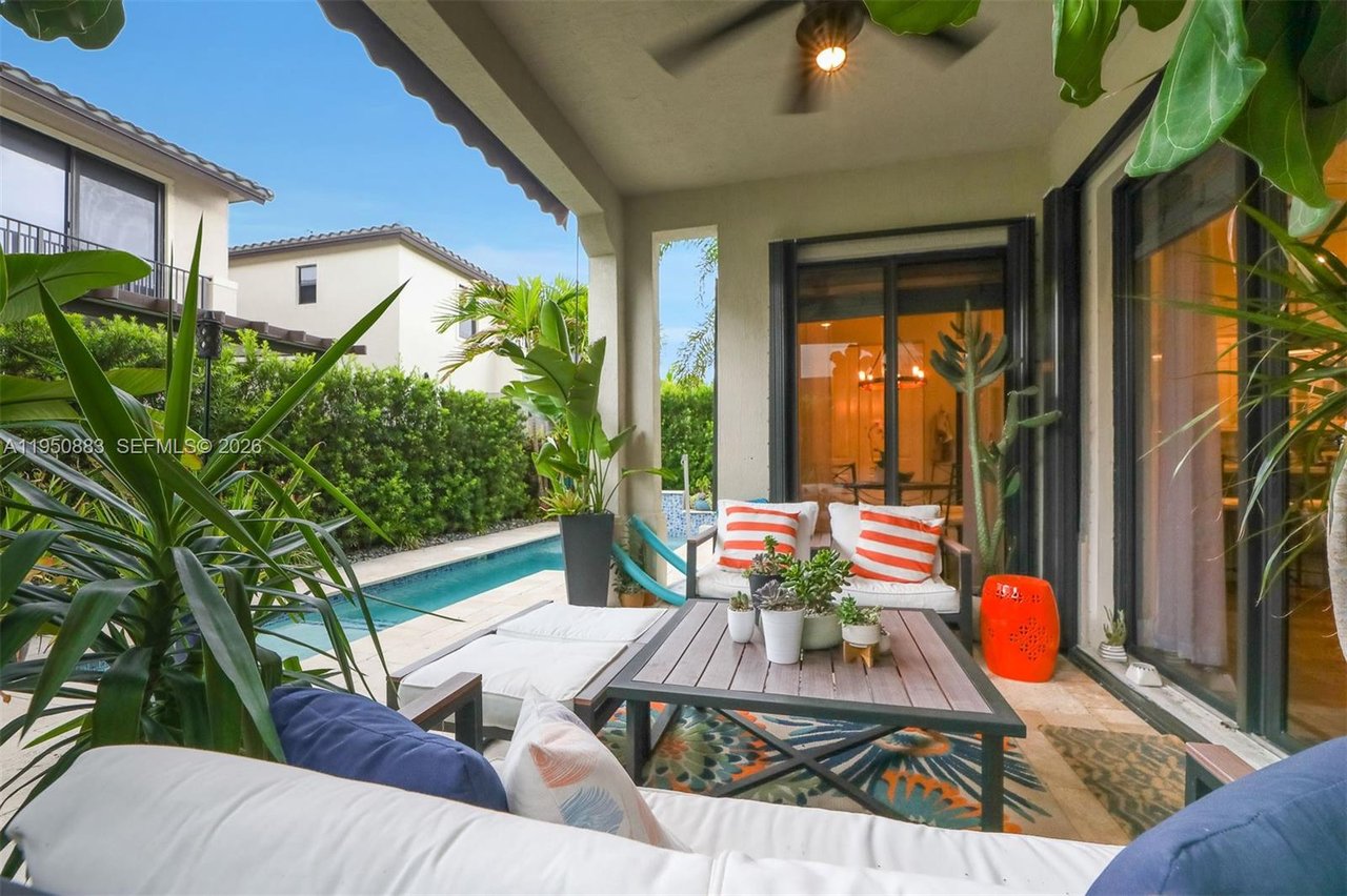 hialeah-home-for-sale-pool-area