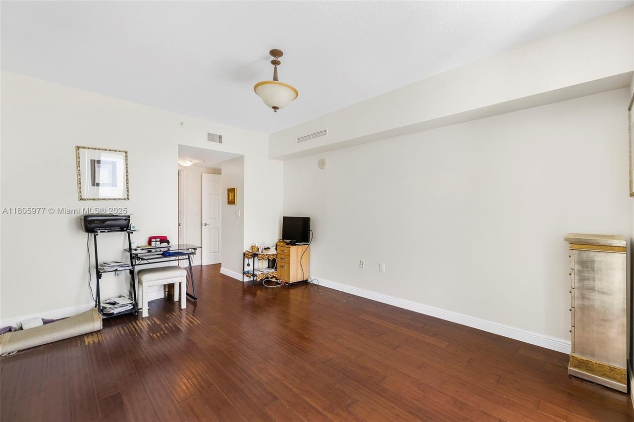 Duo Condominium East, Unit 1604E