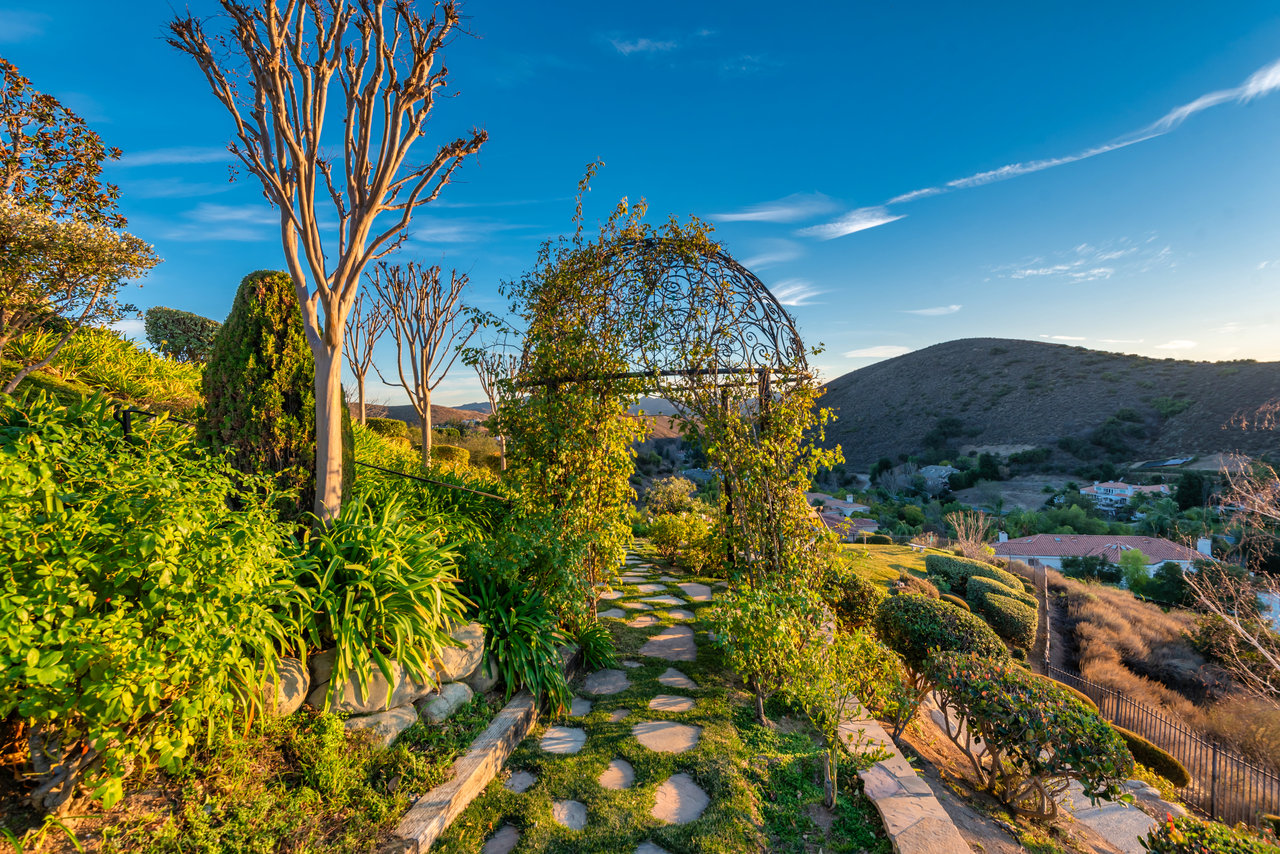 996 Vista Ridge Lane