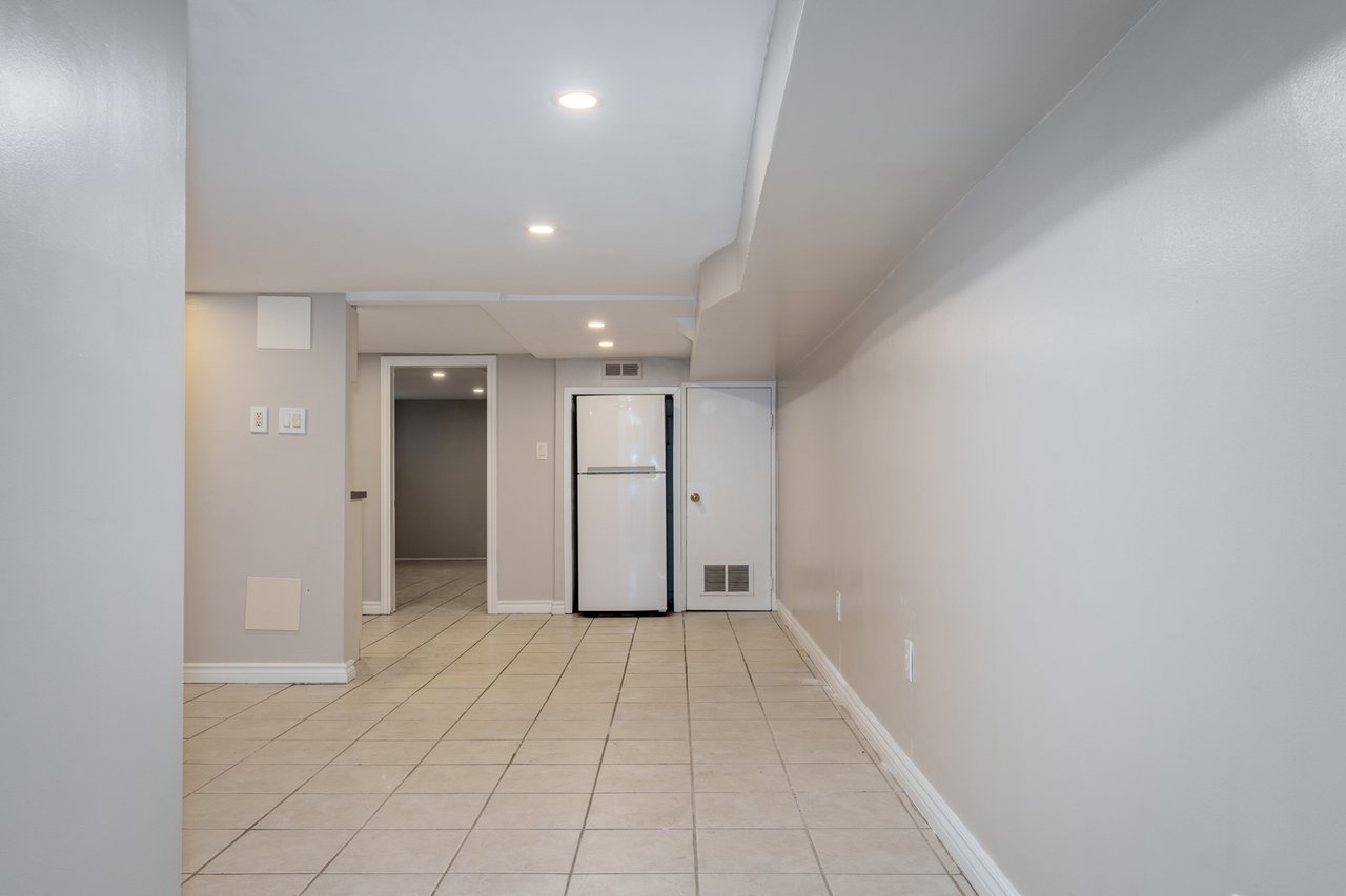 15 Indian Road Cres, Basement