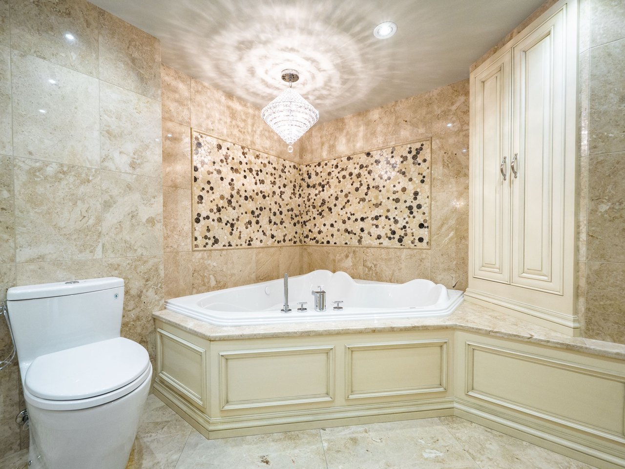 30 Harding Boulevard W, 404