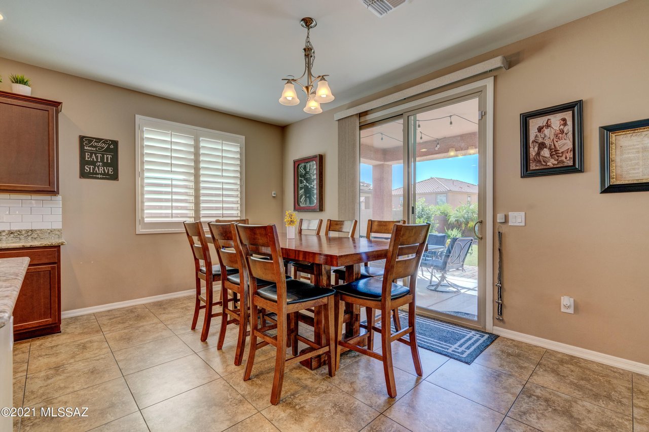 1079 W Garden Grove Dr
