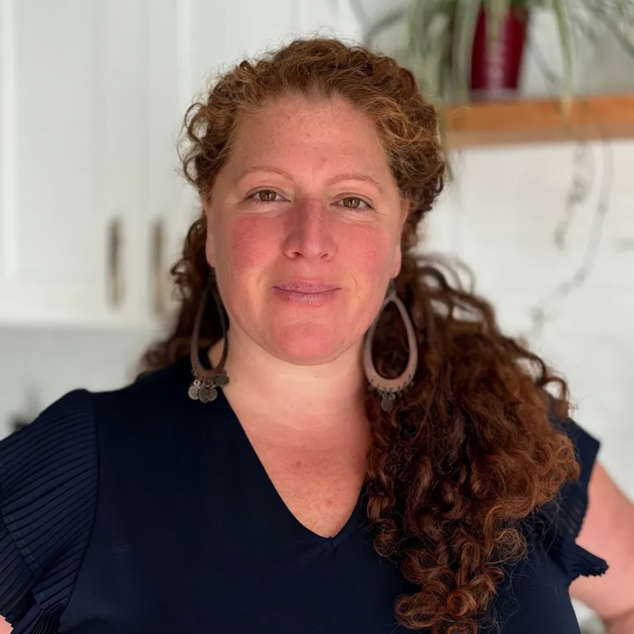 Dr. Lynda Vigil Berkeley, CA Real Estate Agent Headshot