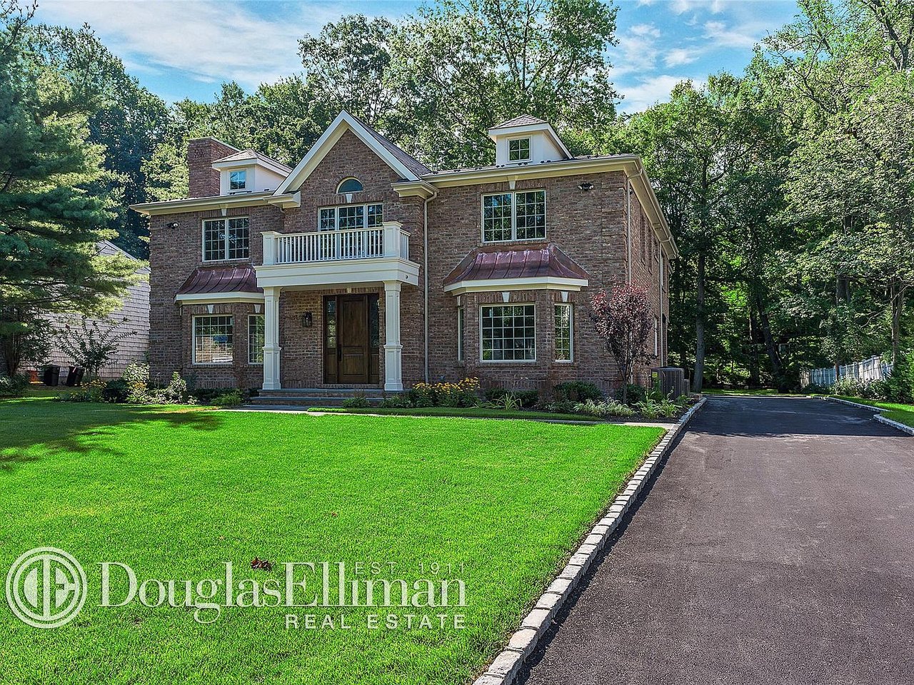 11 Woodland Rd