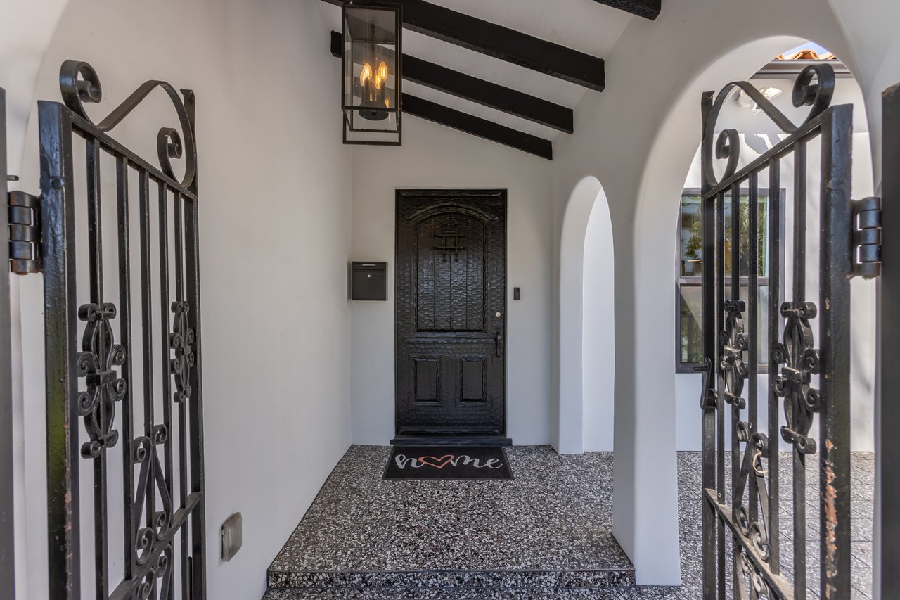 11019 Hortense St, North Hollywood 