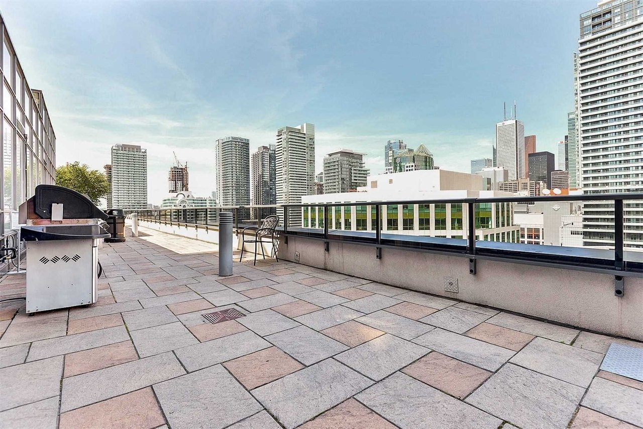 20 Blue Jays Way Unit 1705