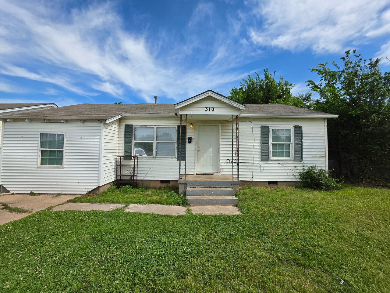 310 W 35th St