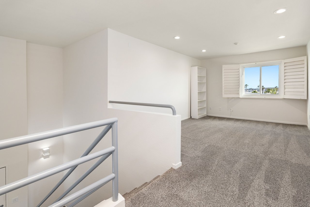 1010 California Ave #307, North of Wilshire