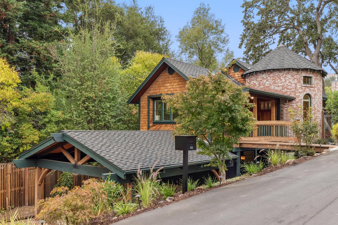 Downtown Lafayette Gem – Architect’s Craftsman Retreat 