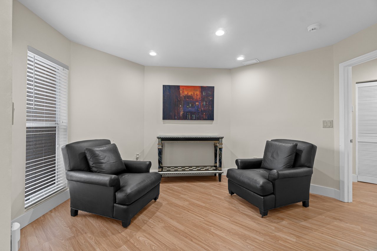 5058 Windsor Parke Dr