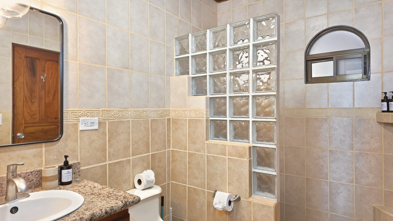 Flamingo Marina Cove 405 - Turnkey Beachfront Condo