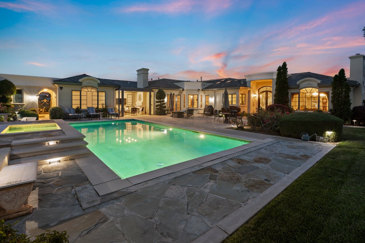 12445 Hilltop DR