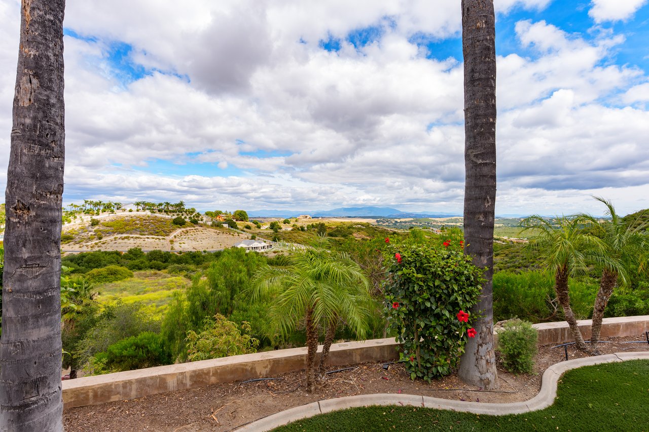 21128 Via Los Laureles