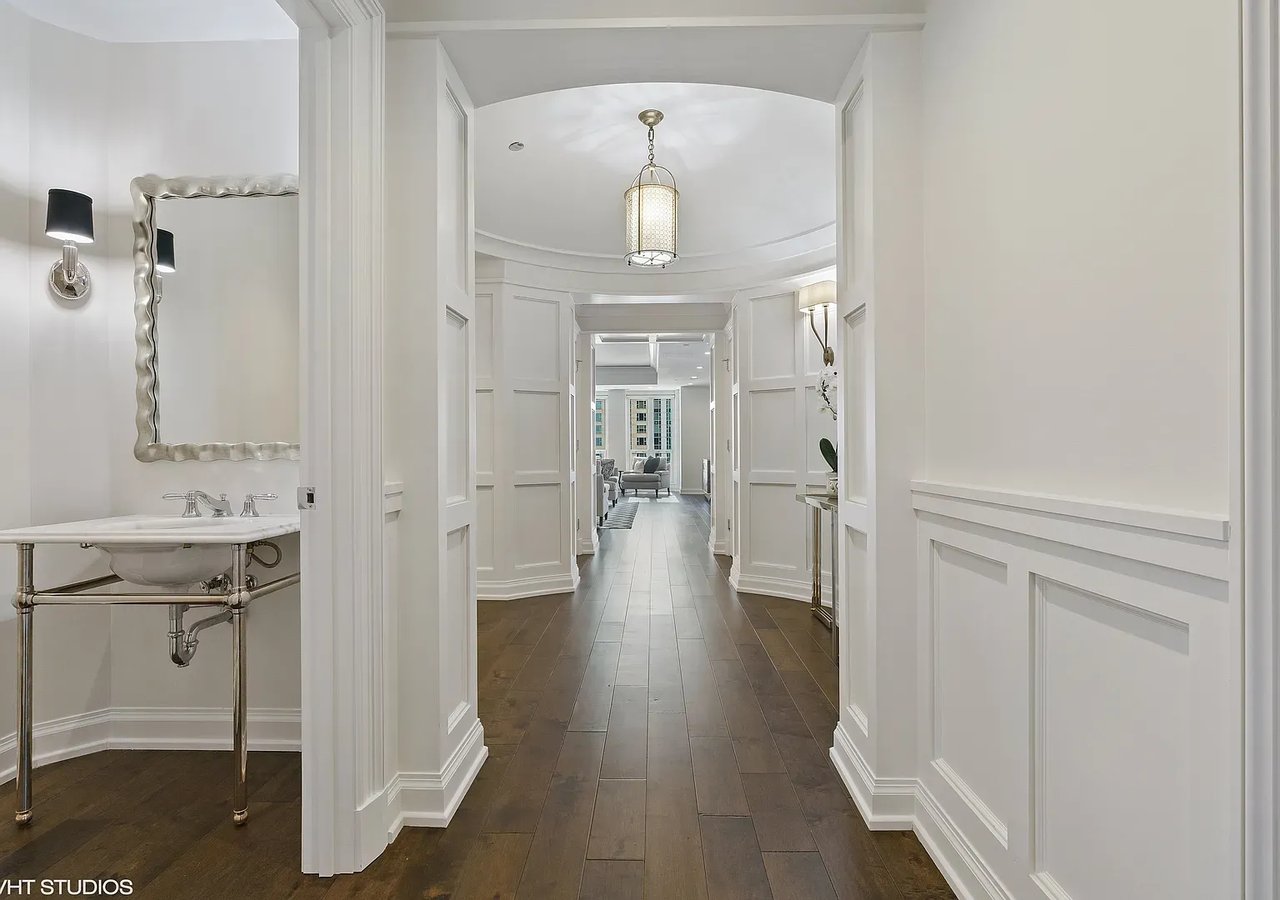 11 E Walton St APT 3201