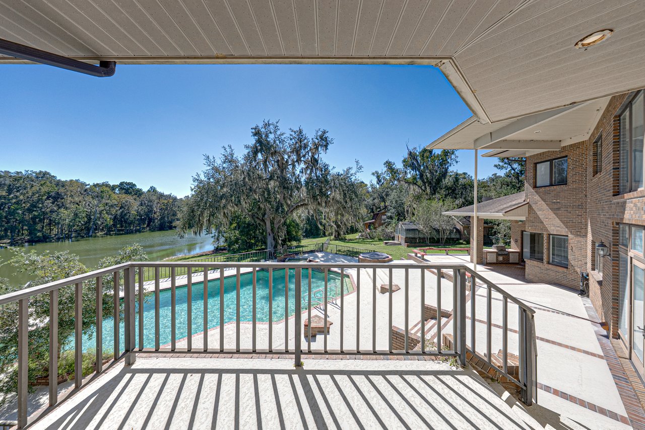 18728 LAKE IOLA RD
