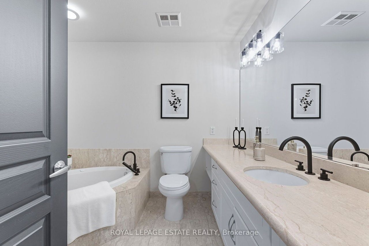 PENTHOUSE PINNACLE OF WATERFRONT LIVING 