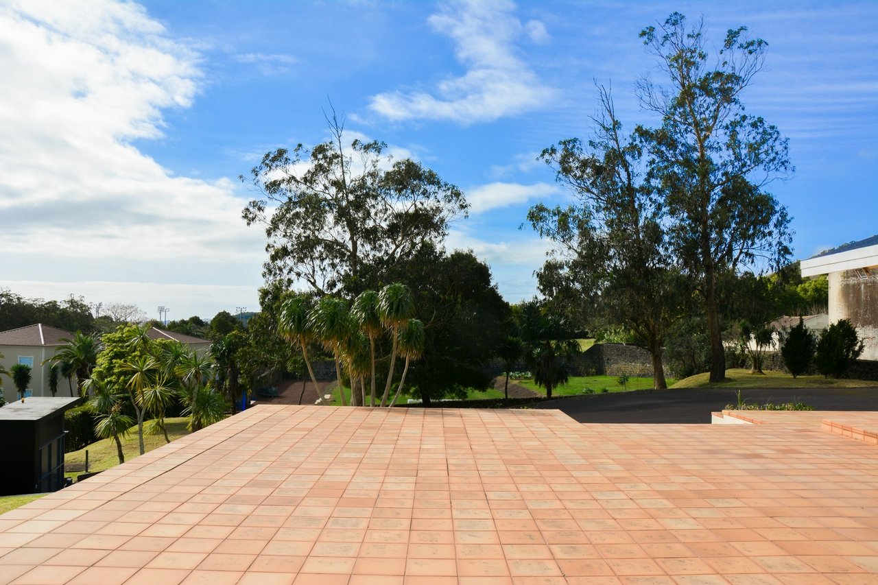 Luxury 4-Bedroom Villa with Indoor Pool – São Miguel, Azores