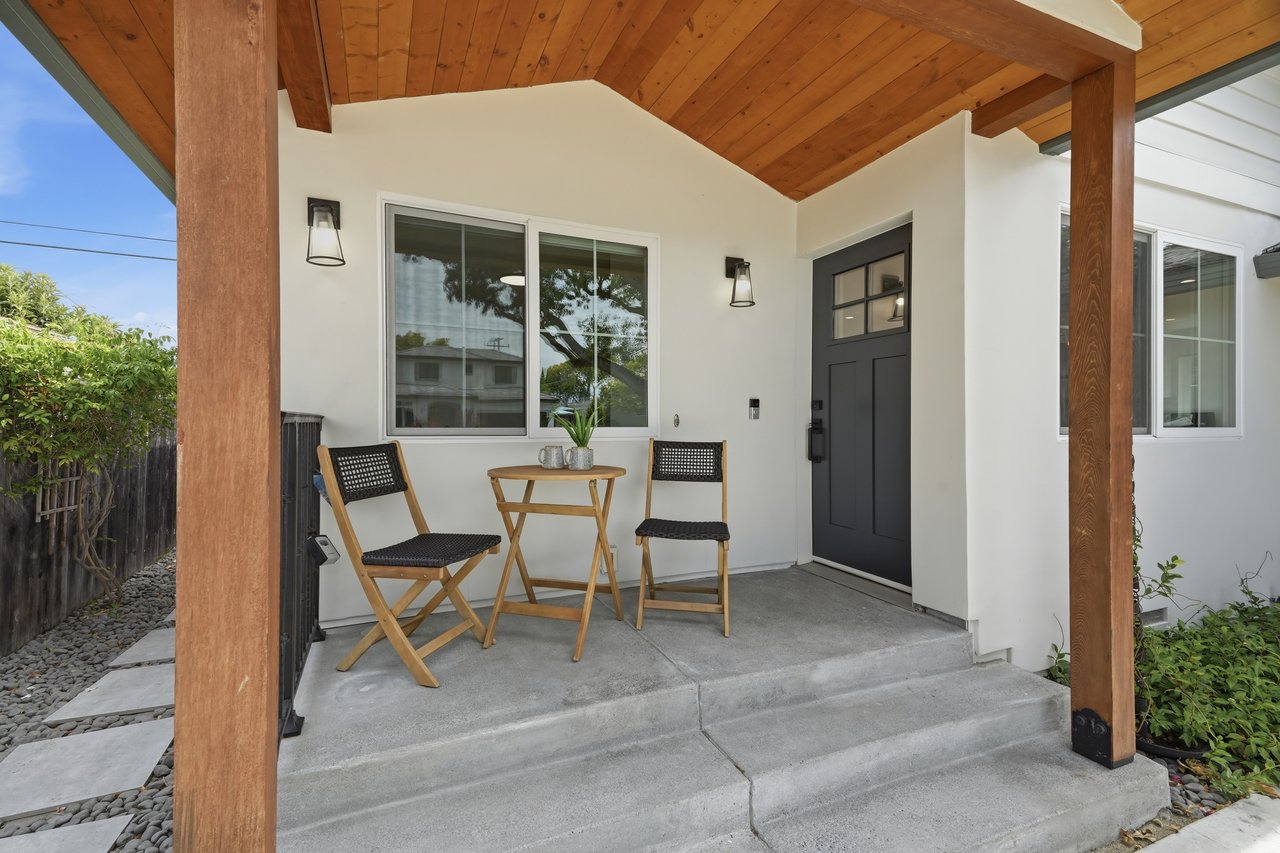 2133 Santa Cruz AVE