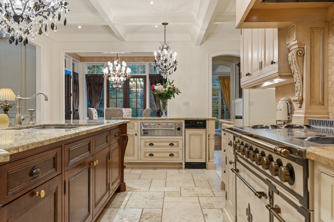 1081 Argyle Drive, Oakville