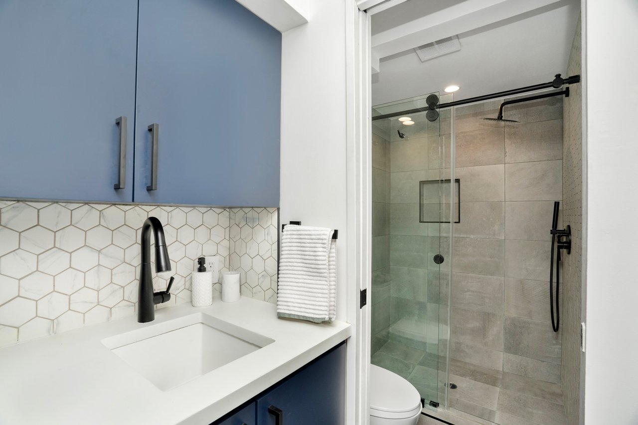 4040 Grand View Blvd #7