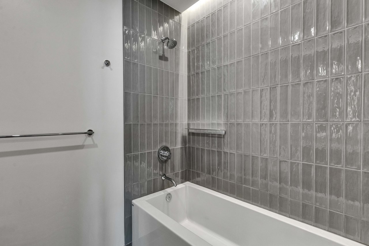 The Modern Residences: 610 Davis St. #2205
