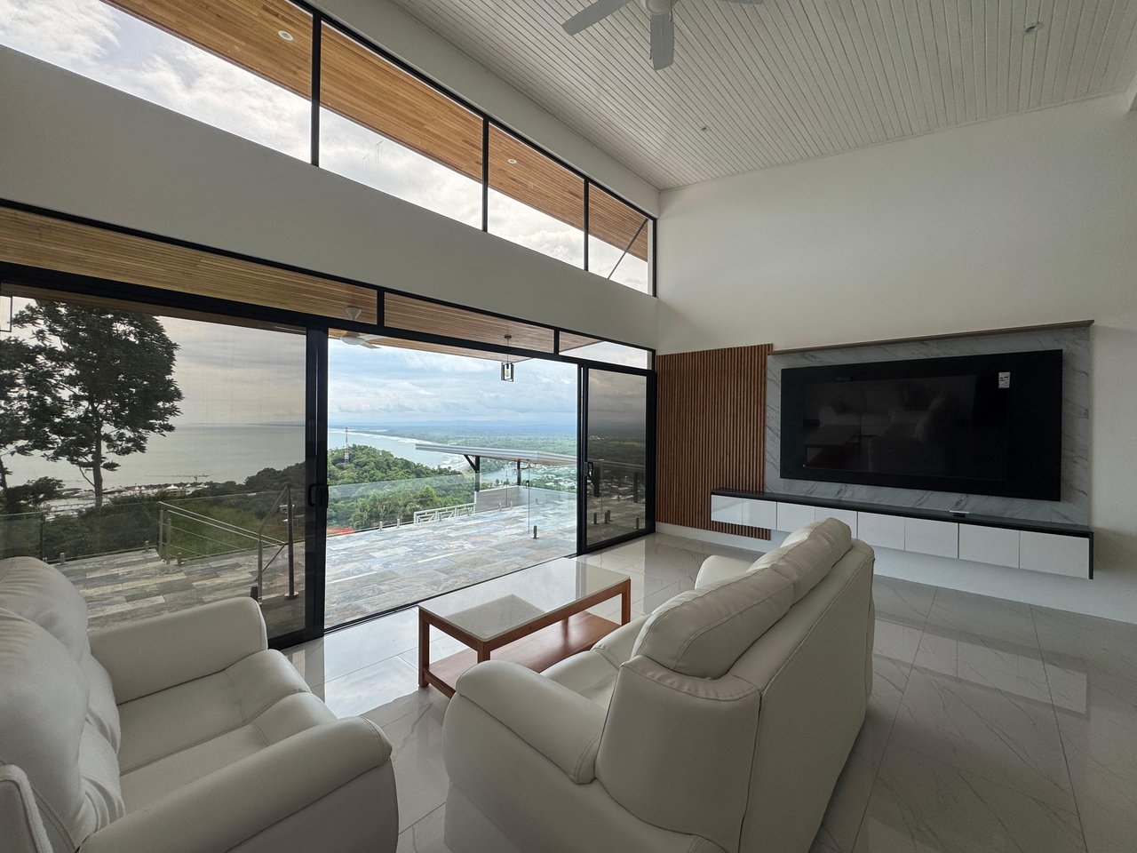 Modern Elegance Meets Incomparable Views, 3BDR&3Baths Home