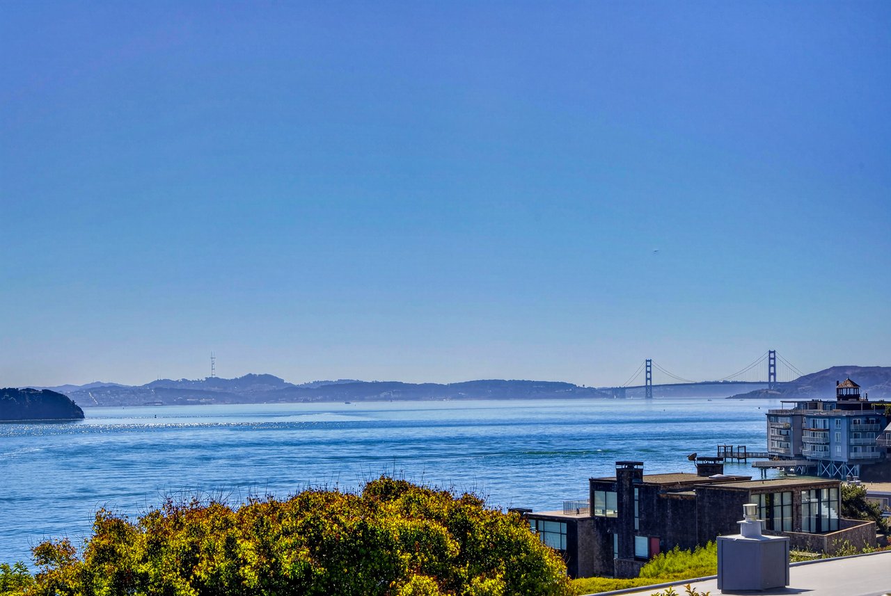 Dramatic Contemporary Architecture and Golden Gate Bridge Views