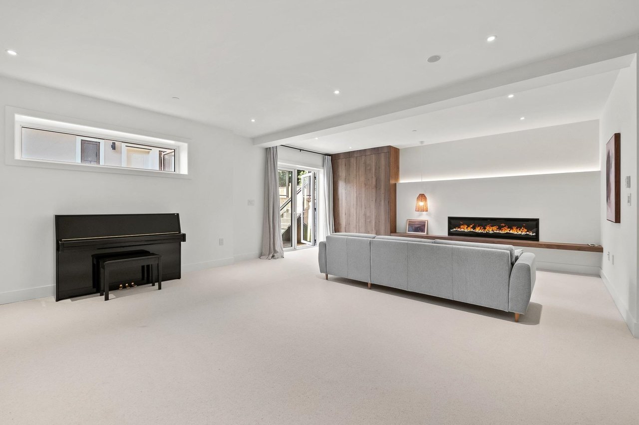 3227 W 35th Ave