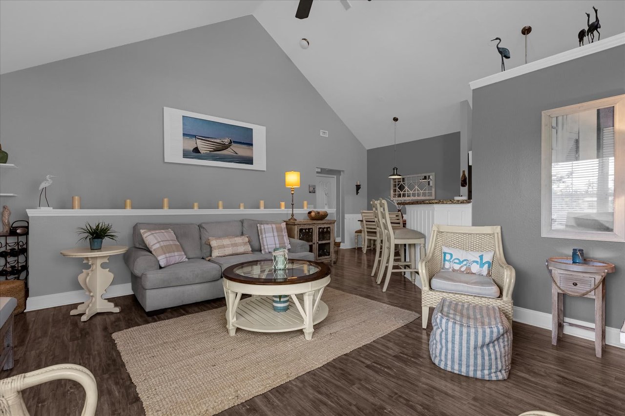 5008 MANGROVE ALY #202