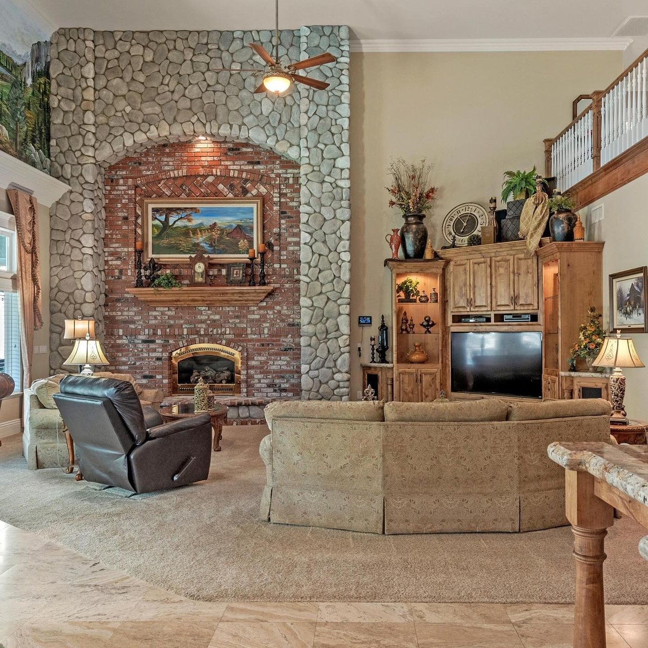 21424 Mountain Dr