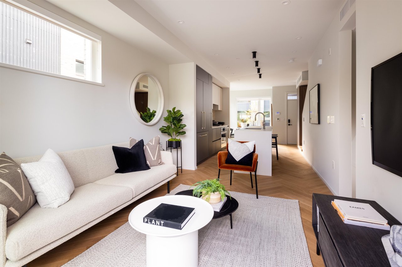 113-745 W 49th Ave