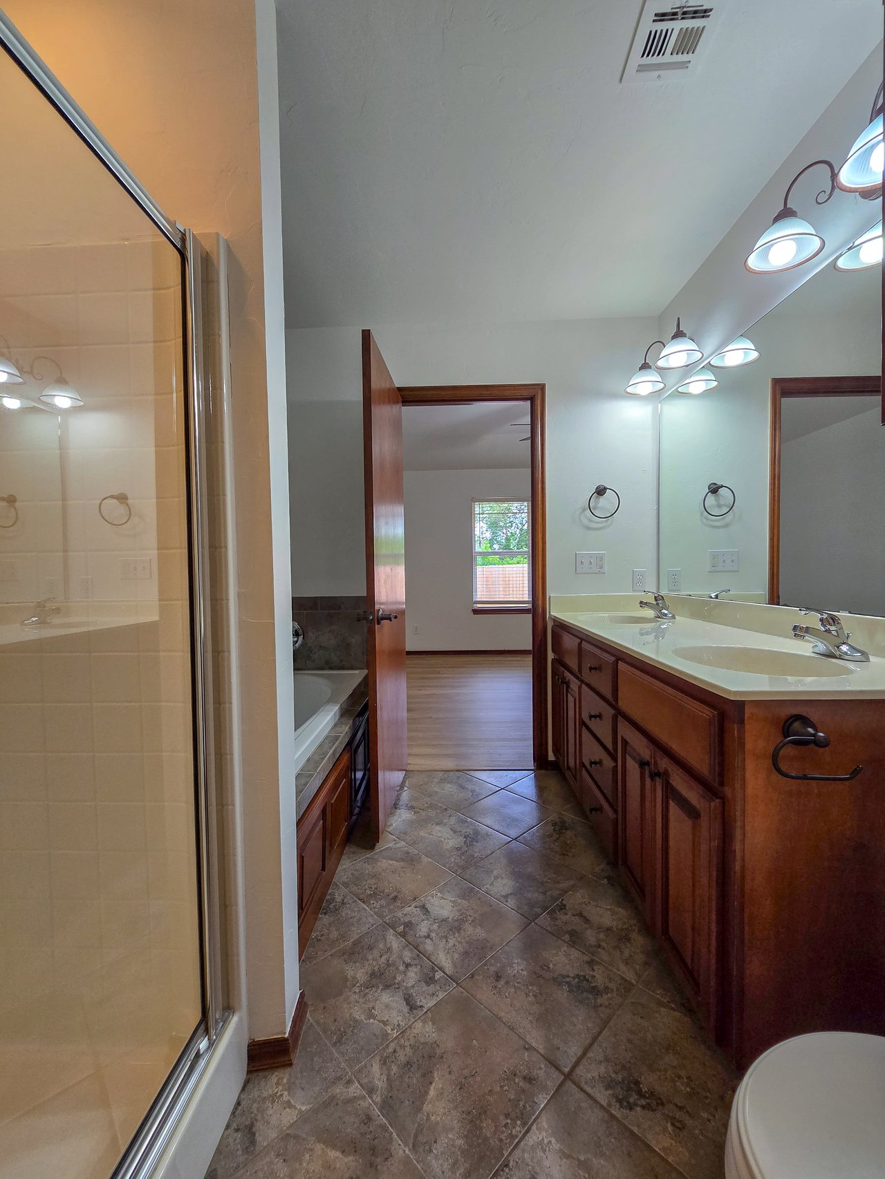 1211 Orchard Dr