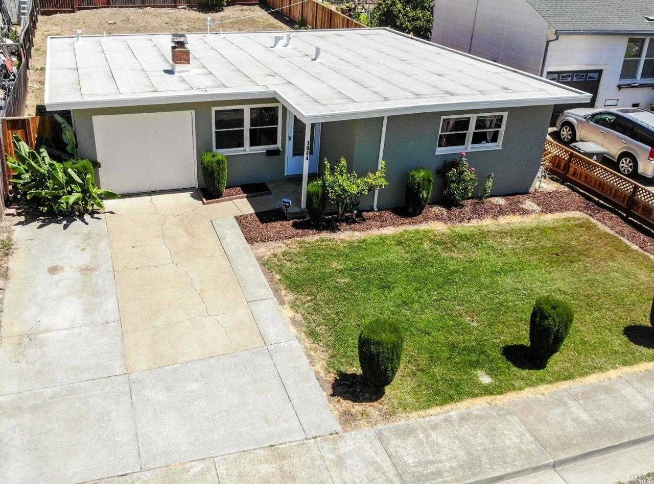 1044 Pine Street