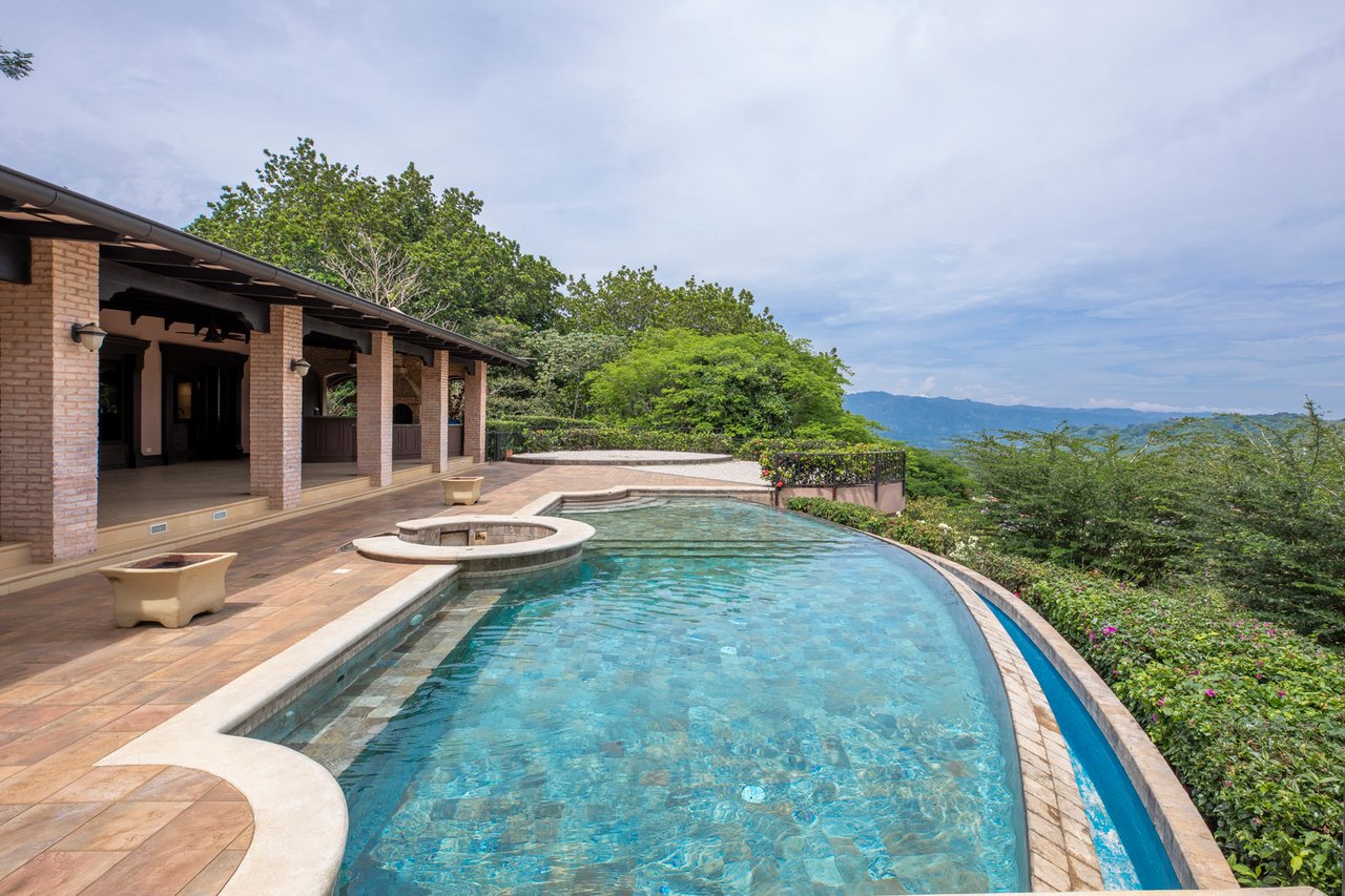 Tuscan Estate with Infinity Pool, Guacima, Alajuela