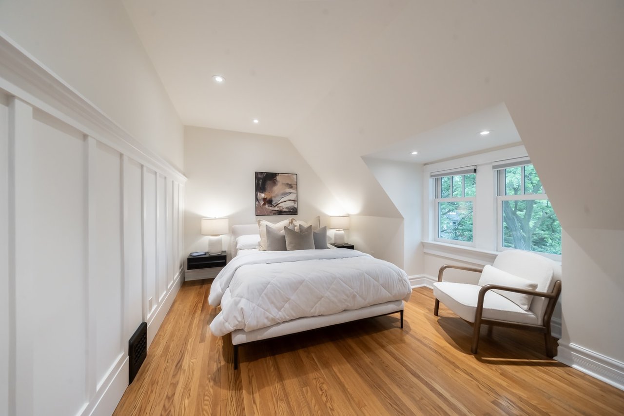 223 Indian Rd Cres